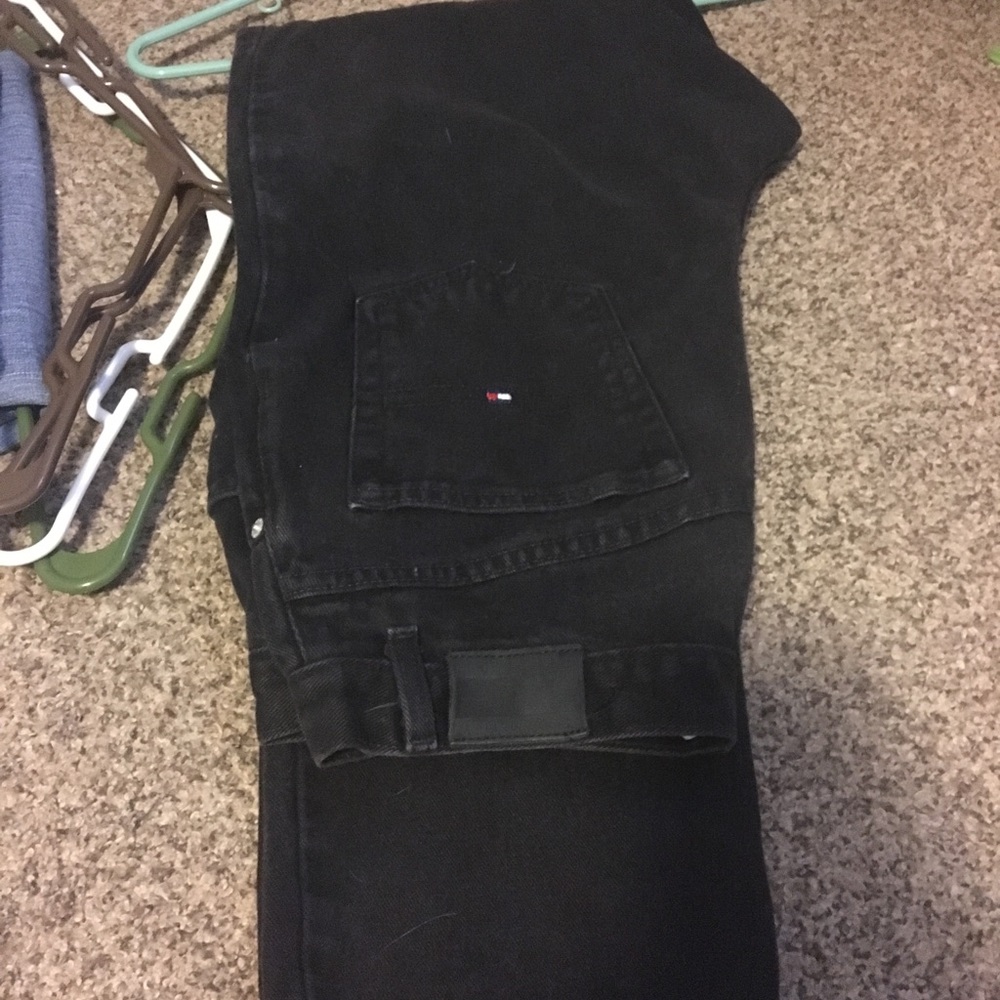 Black Tommy Hilfiger Jeans